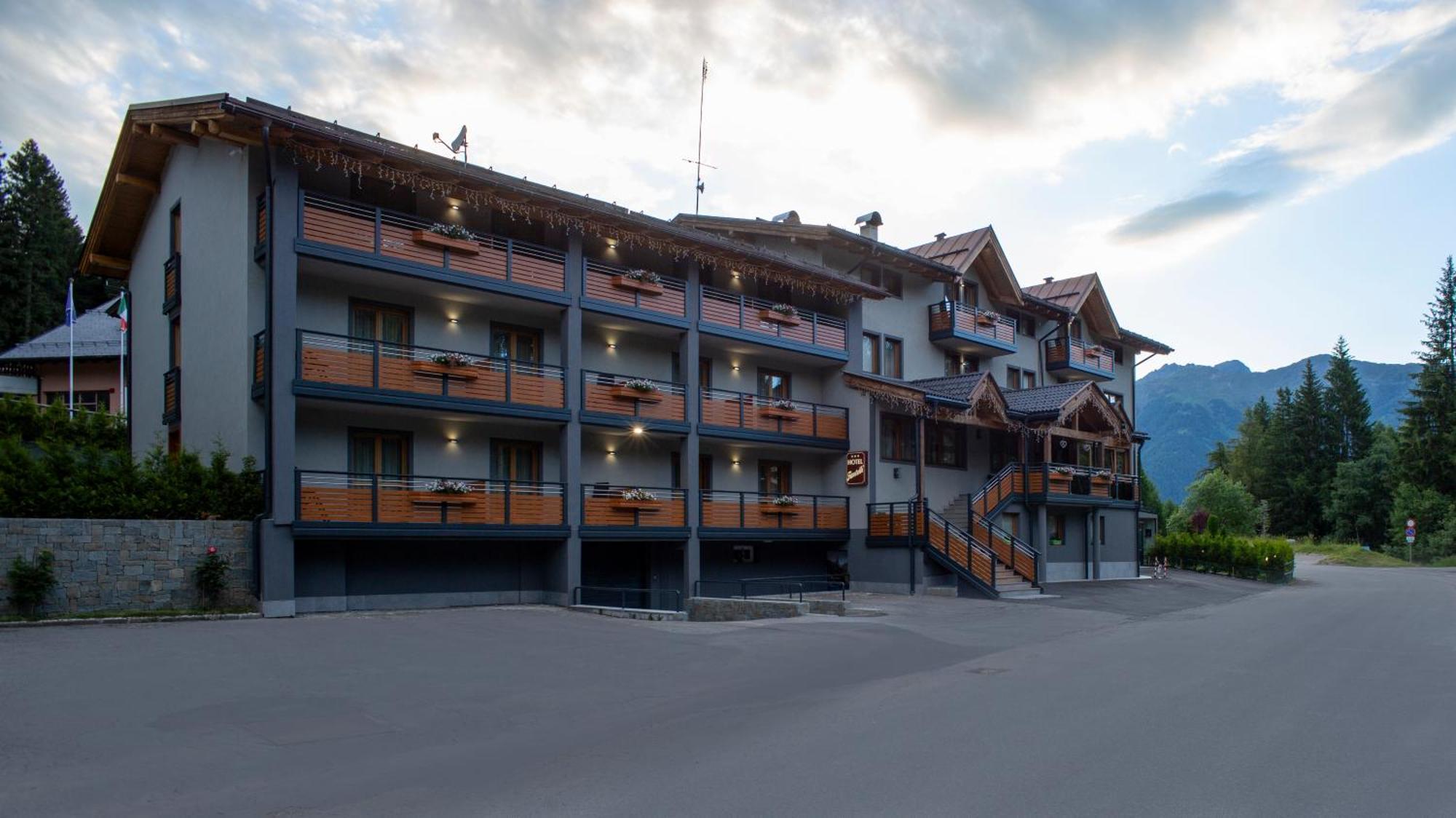 Hotel Fantelli Folgarida Eksteriør billede